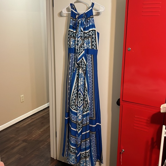 Eliza J maxi dress in blues, whites and black.  Halter top.  Size 6. - Picture 9 of 9